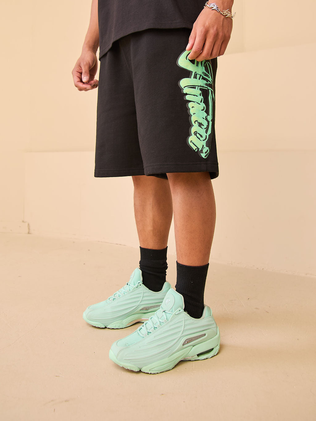 Gráfico Verdent Corto Negro