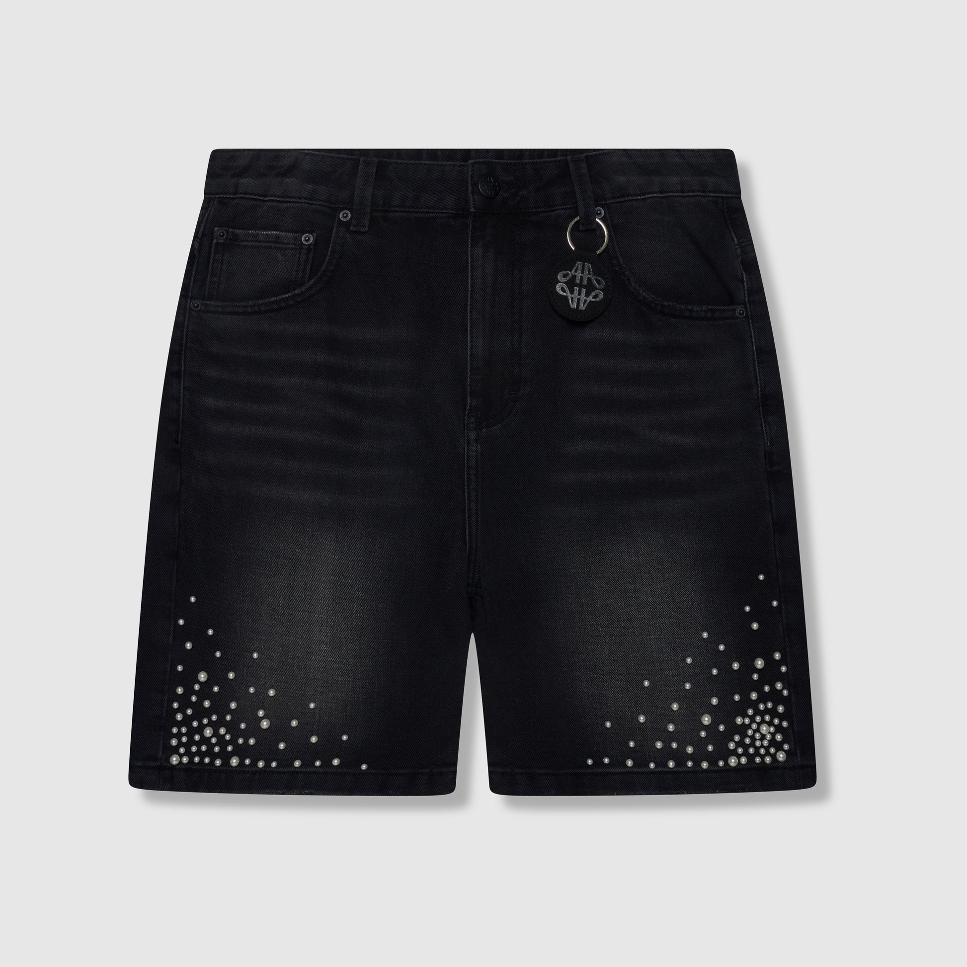 Shorts de mezclilla negros con perlas Akoya