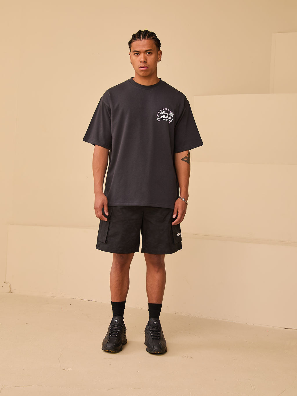 Camiseta gráfica Hasten negra