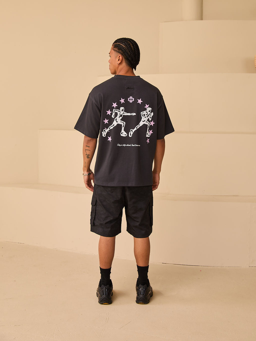 Camiseta gráfica Hasten negra