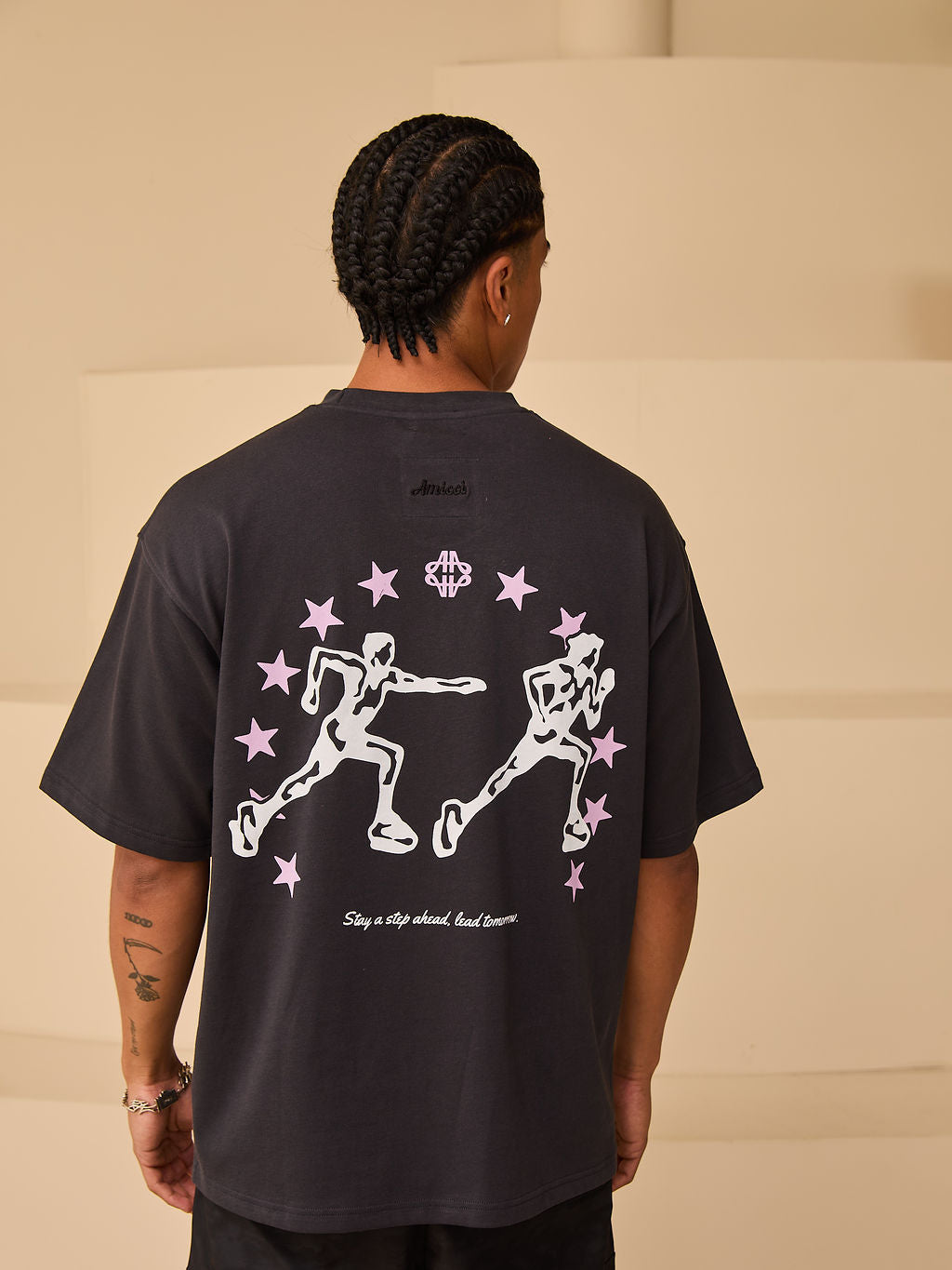 Camiseta gráfica Hasten negra