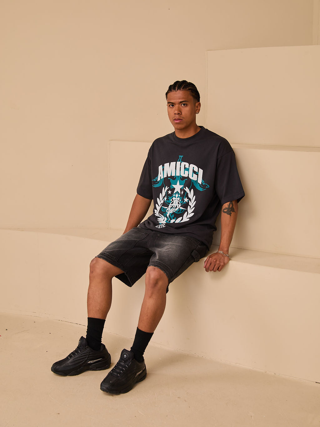 Camiseta gráfica Parade negra