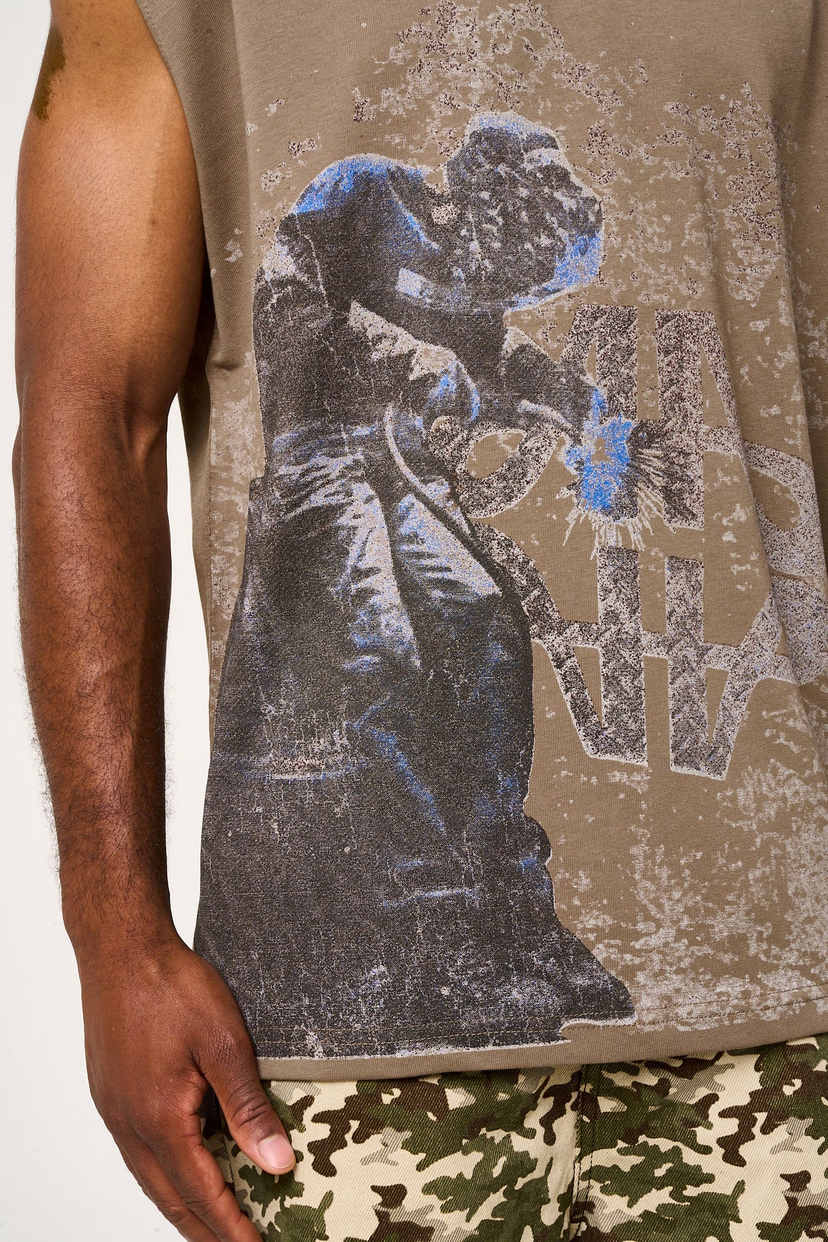 Shackle Sleeveless Graphic T